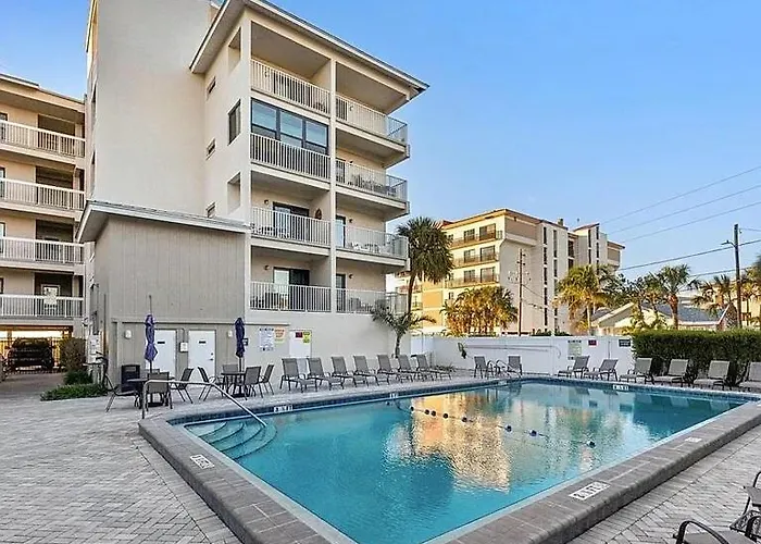 Newly Reno Beachfront Escape I Steps To Clearwater Beach