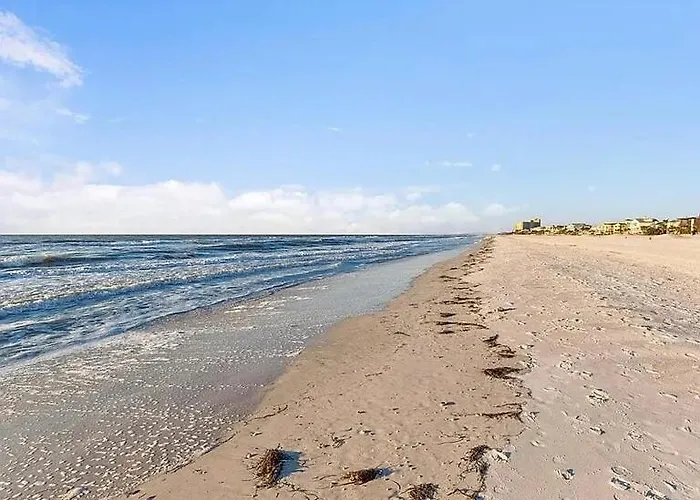 Newly Reno Beachfront Escape I Steps To * Clearwater Beach