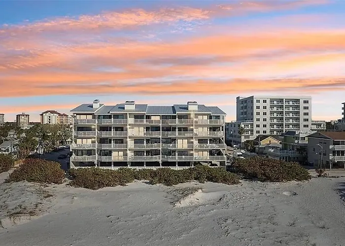 Newly Reno Beachfront Escape I Steps To Clearwater Beach