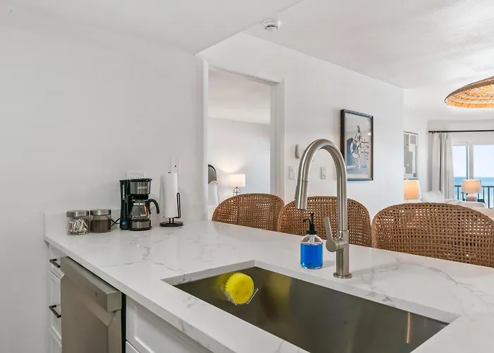 Apartment Newly Reno Beachfront Escape I Steps To