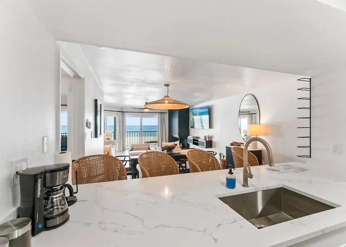 Newly Reno Beachfront Escape I Steps To * Clearwater Beach