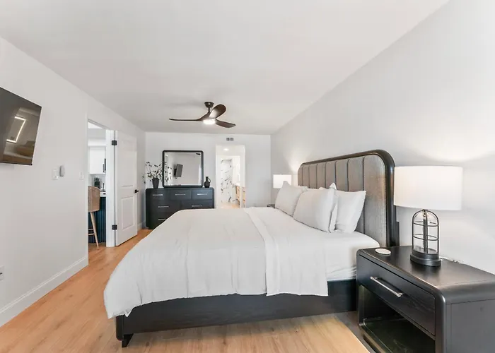 Newly Reno Beachfront Escape I Steps To