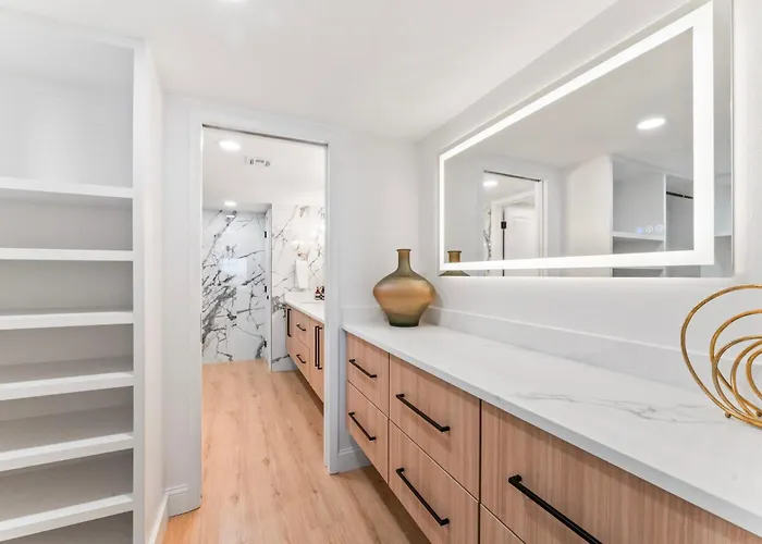 Newly Reno Beachfront Escape I Steps To Apartment Clearwater Beach