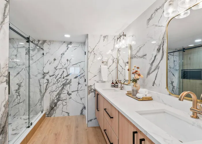 Newly Reno Beachfront Escape I Steps To Clearwater Beach