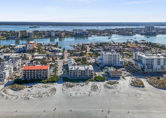 Newly Reno Beachfront Escape I Steps To Clearwater Beach